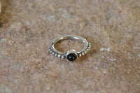 Load image into Gallery viewer, Piercing Ring 925 Silber Septum Lobe Ohr Onyx Punkte
