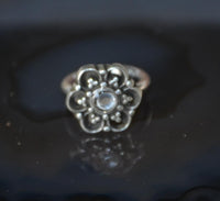 Load image into Gallery viewer, Universal Piercing Ring 925 Silber 1.2mm Kristall Blume
