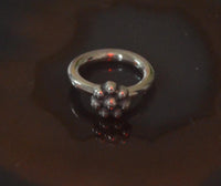Cargar imagen en el visor de la galería, Piercing Ring Blume 925 Silber Labret Tragus 1.2mm
