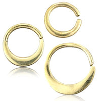 Load image into Gallery viewer, Septum Piercing Messing 1.2mm Sichel Ohrringe
