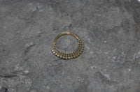 Load image into Gallery viewer, Septum Piercing Messing 1.2mm Punkte Sichel
