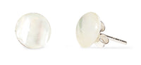 Load image into Gallery viewer, Perlmutt Ohrstecker schillernd weiß gewölbt rund Silberohrstecker Ohrringe 925er Sterling Silber
