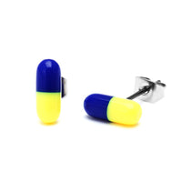 Load image into Gallery viewer, Ohrstecker Pille Tablette schmal 9 mm zweifarbig Edelstahl Unisex Schmuck Ohrringe
