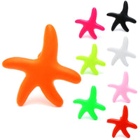 Cargar imagen en el visor de la galería, Nine vibrant brass star-shaped stud earrings (12 mm, unisex, nickel-free stainless steel) are shown on a white background in orange, pink, black, yellow, white, green, light pink, red, and light green.
