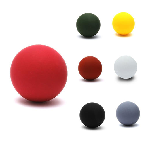 Seven solid-colored rubber-coated 6 mm stainless steel Ohrstecker Kugel Perle earrings in red, green, yellow, brown, white, black, and gray are arranged on a white background, highlighting the playful simplicity of this unisex, nickel-free jewelry.