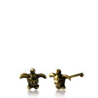Load image into Gallery viewer, Gerader Nasenstecker 0,8 mm Nostril Tragus golden Schildkröte Messing 8 mm lang
