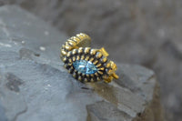 Load image into Gallery viewer, Messing Kristall Glitzer Ohrstecker gold Auge 12mm
