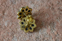 Load image into Gallery viewer, Messing Stein Kristall Ohrstecker gold Sternblume 12mm
