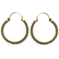 Load image into Gallery viewer, Ohrringe dunkel Punkte Dreiecke rund Messing Brass antik golden Tribal nickelfrei Schmuck Piercing
