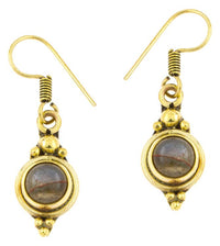 Load image into Gallery viewer, Ohrringe Kreis Labradorit Punkte Dreiecke Messing Brass antik golden Tribal Ohrhänger
