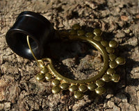 Cargar imagen en el visor de la galería, Ohrringe Kugel Dreiecke oxidiert Tribal Messing Brass antik golden nickelfrei Schmuck Piercing
