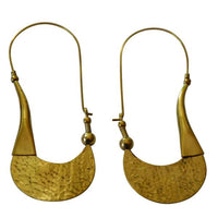 Load image into Gallery viewer, Ohrringe Haken Sichel schraffiert Messing antik golden nickelfrei Tribal Brass Piercing
