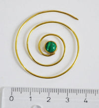 Cargar imagen en el visor de la galería, Spiralen Ohrringe dünn Malachit rund Messing Brass antik golden nickelfrei Piercing Tribal Schmuck
