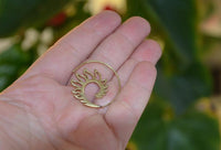 Load image into Gallery viewer, Spiralen Ohrringe Brass Wellen hohle Tropfen antik golden Tribal Piercing
