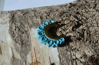 Load image into Gallery viewer, Messing Ohrringe Türkis Stein gold Bogen Herzbögen
