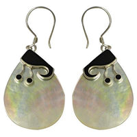 Load image into Gallery viewer, Perlmuttmuschelohrringe, tropfenförmige Perlmuttmuschelohrhänger mit schwarzer Silberverzierung und Bügel aus 925er Sterlingsilber, ca.3,3x2,3cm
