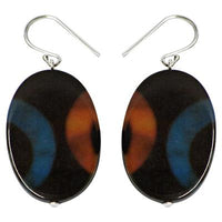 Cargar imagen en el visor de la galería, Perlmuttmuschel-Ohrringe, ovale schwarze Perlmutt-Ohrringe mit rot-blauem Muster und Bügel aus 925 Sterlingsilber
