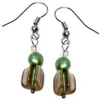 Cargar imagen en el visor de la galería, Perlmuttohrringe metallic grün Perle Perlmutt Splitter eckig Edelstahl Ohrringe Schmuck
