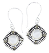 Cargar imagen en el visor de la galería, Silberohrringe Karo 12 mm Perlmutt Silberrrand Glitzer 925 Sterlingsilber Ohrringe
