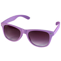Cargar imagen en el visor de la galería, The Sonnenbrille Nerd einfarbig Unisex Brille features purple frames and dark gradient, mirrored lenses with 400 UV protection in a retro nerd style, shown on a white background.
