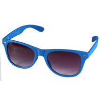 Cargar imagen en el visor de la galería, Blue-framed Sonnenbrille Nerd einfarbig Unisex Brille with dark, slightly rounded rectangular lenses and 400 UV protection is shown against a white background.
