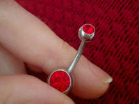 Cargar imagen en el visor de la galería, Bauchnabelpiercing Edelstahl silberfarben Stein rot in beiden Kugeln
