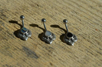 Load image into Gallery viewer, Bauchnabelpiercing aus Edelstahl Silber als Schnörkel Träne
