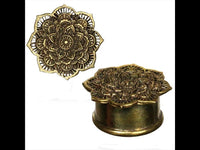 Cargar imagen en el visor de la galería, Brass Tunnel Plug Mandala Blume 3D Effekt antik golden Messing Expander Schmuck.
