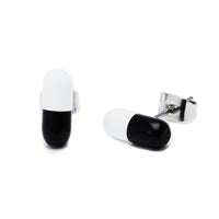 Load image into Gallery viewer, Ohrstecker Pille Tablette schmal 9 mm zweifarbig Edelstahl Unisex Schmuck Ohrringe

