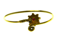 Load image into Gallery viewer, Messing Armreif antik gold Rubin pink Kugeln Blume
