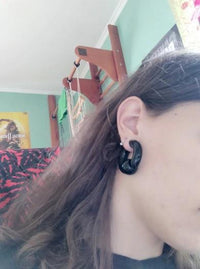 Load image into Gallery viewer, Ball Closure Piercing Klemmkugel Ring schwarz Acryl - chic - net.de
