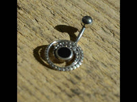 Cargar imagen en el visor de la galería, Bauchnabel Piercing Edelstahl Silber Punkte Spirale Inlay - chic - net.de
