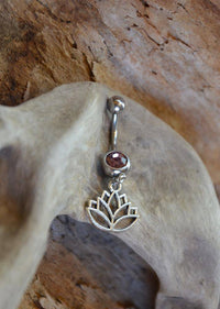 Load image into Gallery viewer, Bauchnabel Piercing Edelstahl Zirkonia silber Anhänger - chic - net.de
