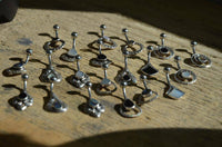 Load image into Gallery viewer, Bauchnabelpiercing aus Edelstahl Silber mit Punkte Träne - chic - net.de
