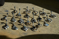 Load image into Gallery viewer, Bauchnabelpiercing aus Edelstahl Silber mit Punkte Träne - chic - net.de
