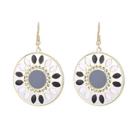 Cargar imagen en el visor de la galería, Brass Blume Rad golden Ohrringe Emaille schwarz weiß grau rund Ohrhänger 4 cm - chic - net.de
