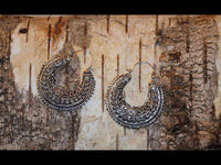 Load image into Gallery viewer, Brass Ohrringe Blumensichel silbern Messing - chic - net.de
