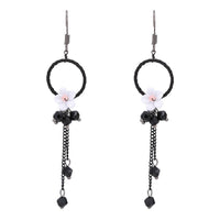 Cargar imagen en el visor de la galería, Brass Ohrringe silberfarben Kreis Stoff schwarz kleine Blume weiß Anhänger - chic - net.de
