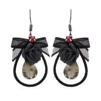 Load image into Gallery viewer, Brass Ohrringe silberfarben Tropfen Stoff schwarz Schleife Blume groß schwarz - chic - net.de
