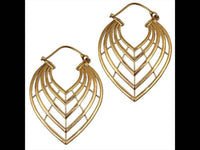 Cargar imagen en el visor de la galería, Brass Ohrringe Tribal Tropfen fünflagig umgedreht antik golden gewölbt Messing - chic - net.de
