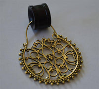 Cargar imagen en el visor de la galería, Brass Ohrringe Tribal Zackenrand rund Pfau Spiralbögen antik golden Messing - chic - net.de
