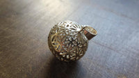 Load image into Gallery viewer, Anhänger Kugel versilbert hohl Blume des Lebens Silber gestanzt 24 mm Messing - chic-net.de

