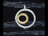 Cargar imagen en el visor de la galería, Anhänger Silber 925 vergoldet Ringe Kreise - chic-net.de
