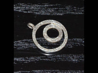 Cargar imagen en el visor de la galería, Anhänger Silber 925 vergoldet Ringe Kreise - chic-net.de
