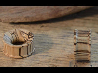 Load image into Gallery viewer, Bananenholz Flesh Tunnel hell ribbed straight konkav - chic-net.de
