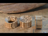 Load image into Gallery viewer, Bananenholz Plug hell ribbed straight konkav - chic-net.de
