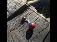 Cargar imagen en el visor de la galería, Bauchnabelpiercing Holz rot braun Kugeln Edelstahl.
