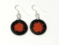 Cargar imagen en el visor de la galería, Blume rot Glasohrringe schwarz Glas Ohrringe 925er Sterling Silber rund - chic-net.de
