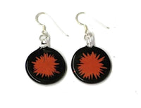 Cargar imagen en el visor de la galería, Blume rot Glasohrringe schwarz Glas Ohrringe 925er Sterling Silber rund - chic-net.de
