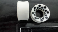 Load image into Gallery viewer, Bone Flesh Tunnel Polka Dots Punkte schwarz weiß double flared Plug Piercing - chic-net.de
